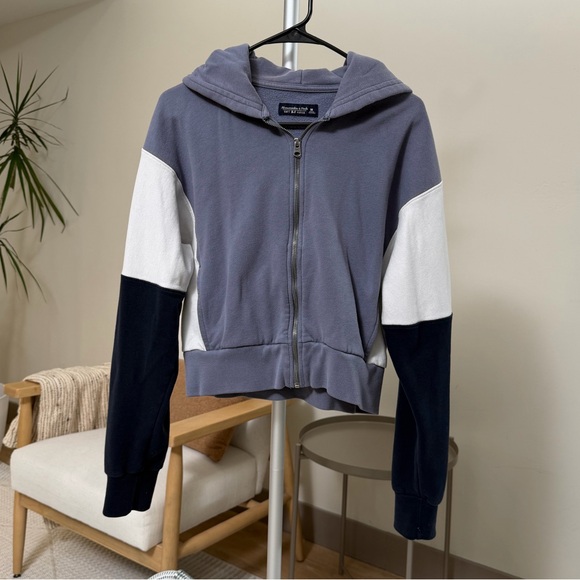 Abercrombie & Fitch Tops - Women’s | Abercrombie Cropped Zip Up Hoodie Blue Colorblock | Medium